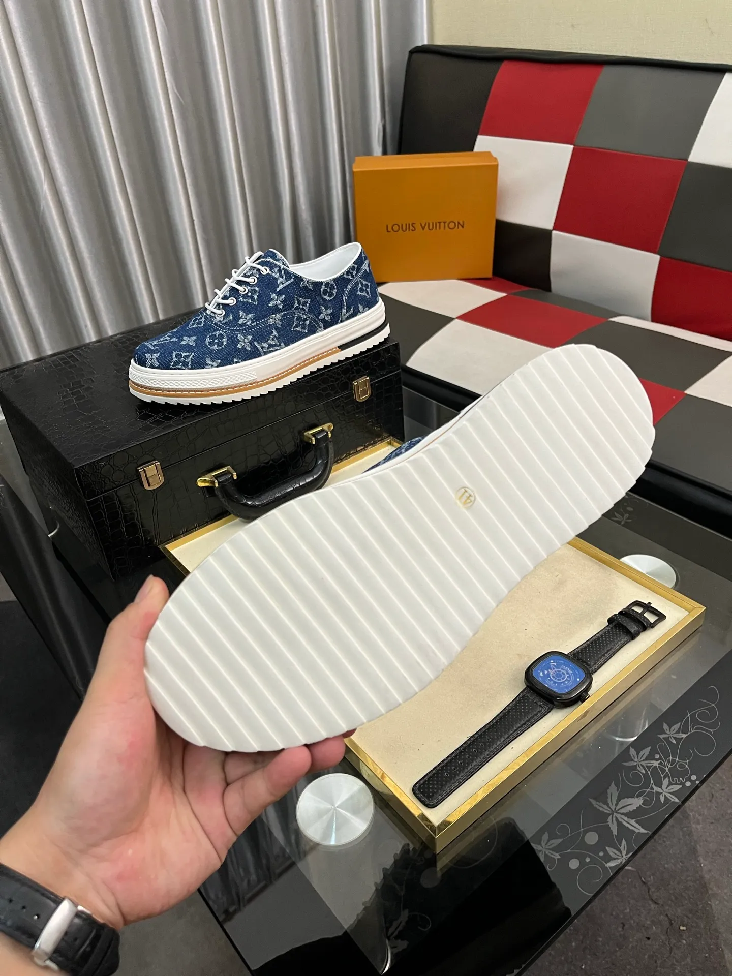 Men's Men's Shoes 💰420⌚️⌚️🇮🇹🇮🇹LV Louis Vuitton. The latest trendy casual shoes are popular in physical stores in sizes 38-44. New spring and summer comfortable imported custom original cowhide, unique jacquard fabric element design. Paired with sheepskin lining, Lv original bottom, [taiyang][taiyang] high-end packaging and high quality💪Details determine the quality, you can enter and leave the counter at will, welcome to compare🇮🇹